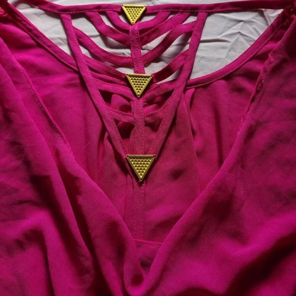 Gorgeous fuschia blouse with back detailing. - Picture 7 of 10